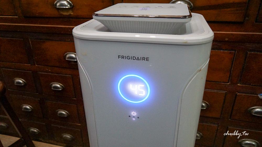 空氣清淨機選購指南│Frigidaire 8-17坪 智慧型空氣清淨機 CADR500 FAP-2502MI開箱實測