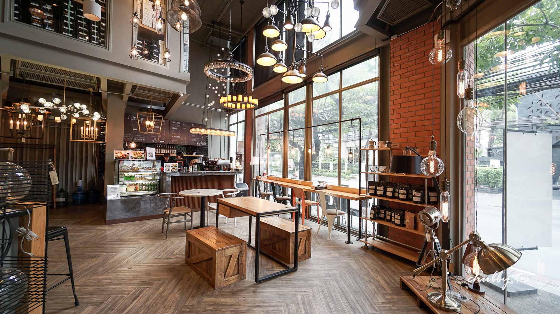 泰國曼谷│燈光咖啡店 Light Loft Bar 沐浴在光影中啜飲咖啡香