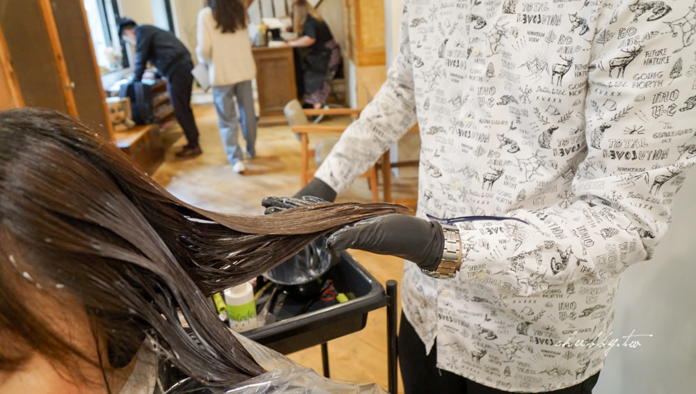 士林髮廊推薦：日青髮廊，高質感髮妝燙，自然捲也可以有光澤滑順感！
