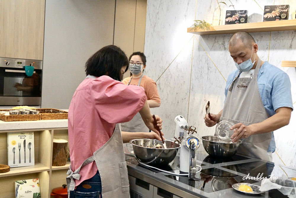 桂冠窩廚房料理教室開課囉！閨密親子一起學做菜，台北廚藝教室、親子廚房推薦，台北最美的烹飪課程教室上課心得