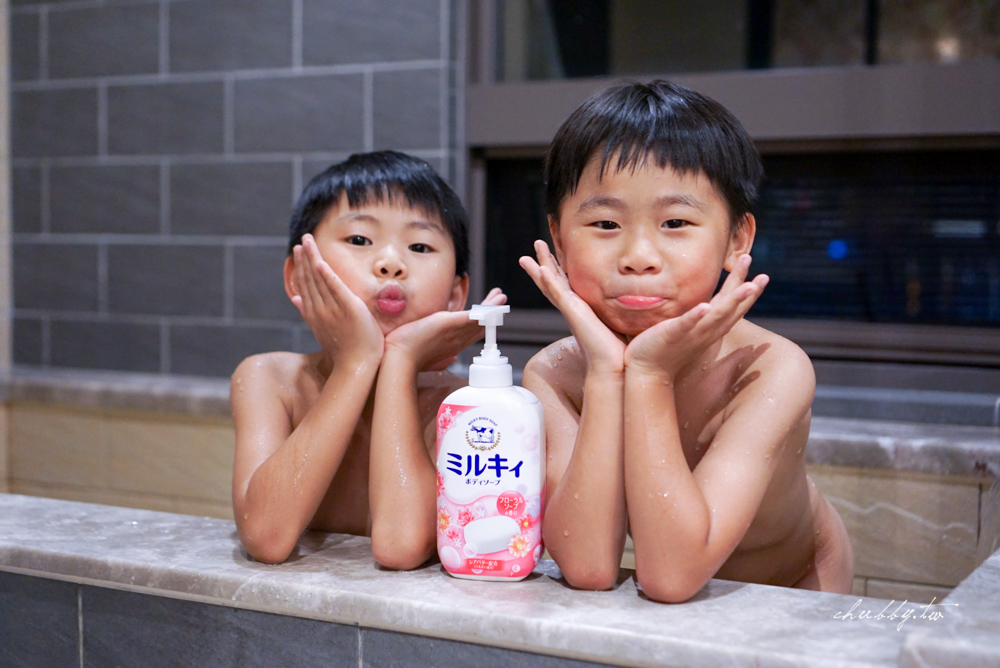 牛乳石鹼-Milky牛乳精華沐浴乳：把香皂變成沐浴乳！傳統香皂+乳油木果的進化版沐浴乳，一瓶搞定全家人！