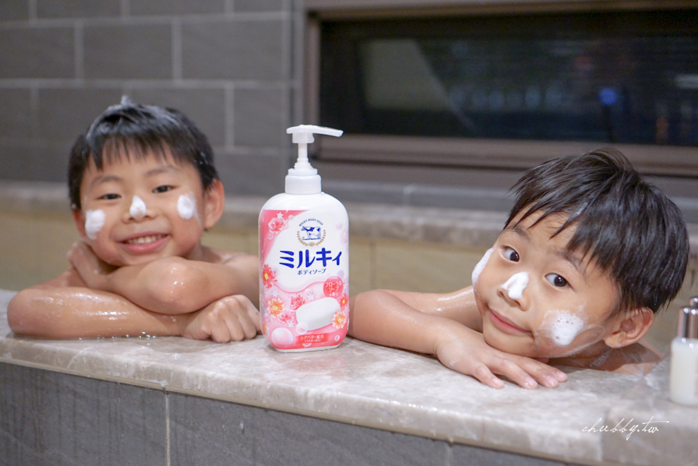 牛乳石鹼-Milky牛乳精華沐浴乳：把香皂變成沐浴乳！傳統香皂+乳油木果的進化版沐浴乳，一瓶搞定全家人！