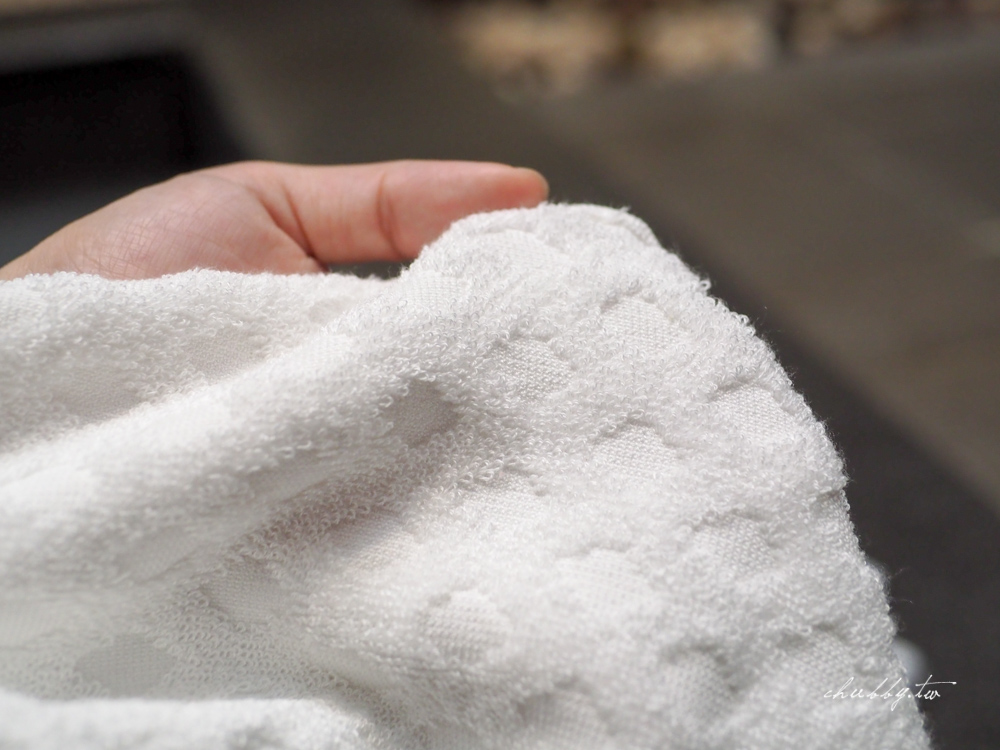 雲御織毛巾｜台灣毛巾界的愛瑪仕，2000多元的浴巾值得買嗎？真正的好毛巾除了會吸水，洗過更蓬鬆柔軟
