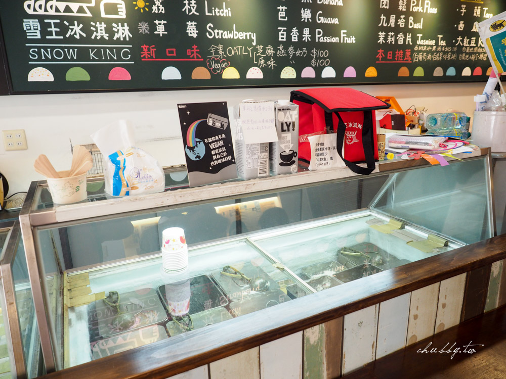 雪王冰淇淋│西門町冰店推薦，豬腳、芥末、台啤口味冰淇淋你敢吃嗎？73口味的老店挑戰你的味蕾極限！