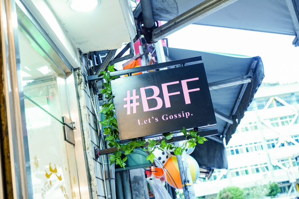 公館商圈巷弄網美餐廳『BFF Gossip Brunch』躺在浴缸裡的波士頓龍蝦竟然是燉飯？
