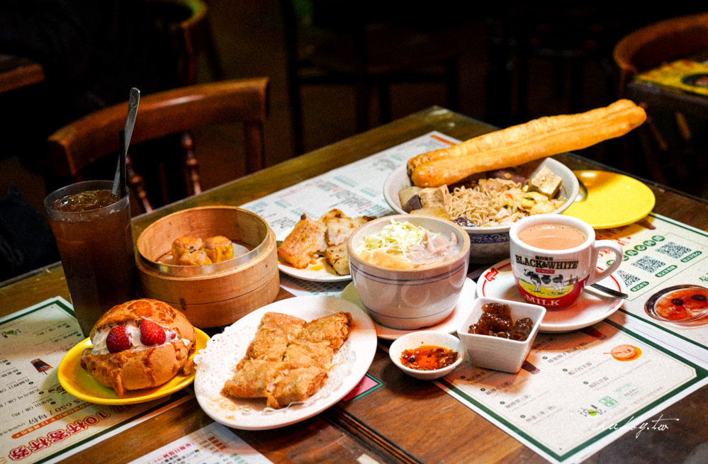 波記茶餐廳，香港人開的正宗港式茶餐廳！道地皮蛋瘦肉粥和公仔麵好好味~