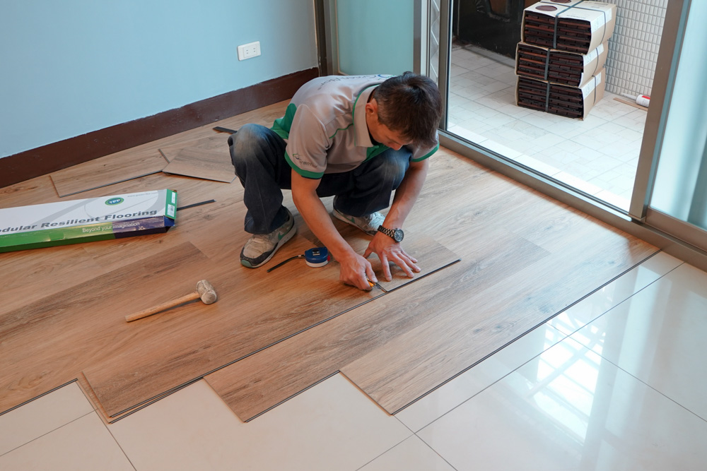 【SPC地板裝潢經驗分享】富銘石塑卡扣地板挑選與施工，SPC地板怎麼挑？