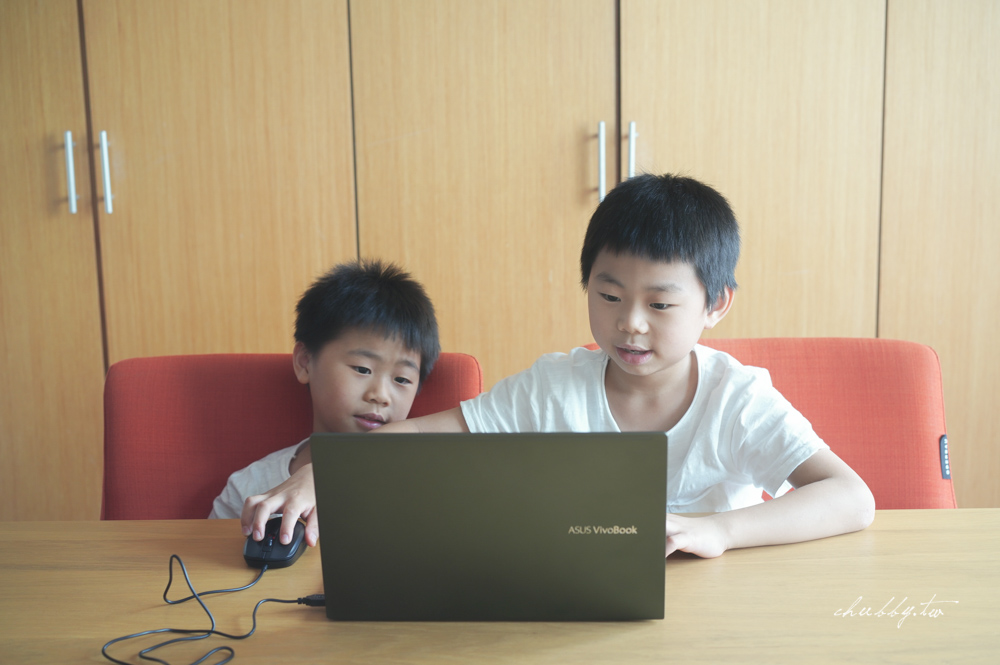 兒童筆電怎麼挑？有護眼認證的ASUS VivoBook S14使用心得