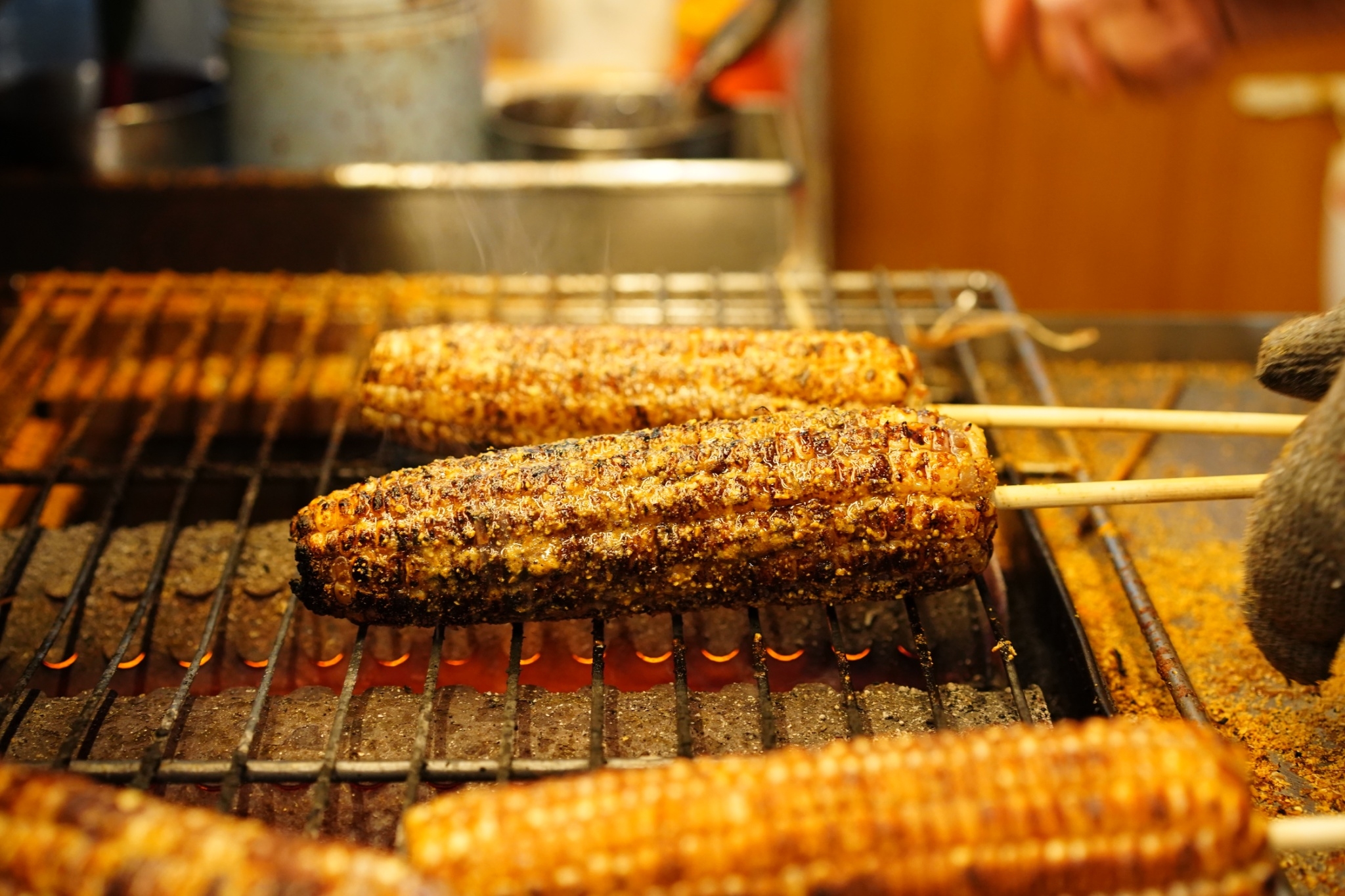 南機場夜市美食：玉米家烤玉米，連續2年榮獲台北米其林餐盤美食
