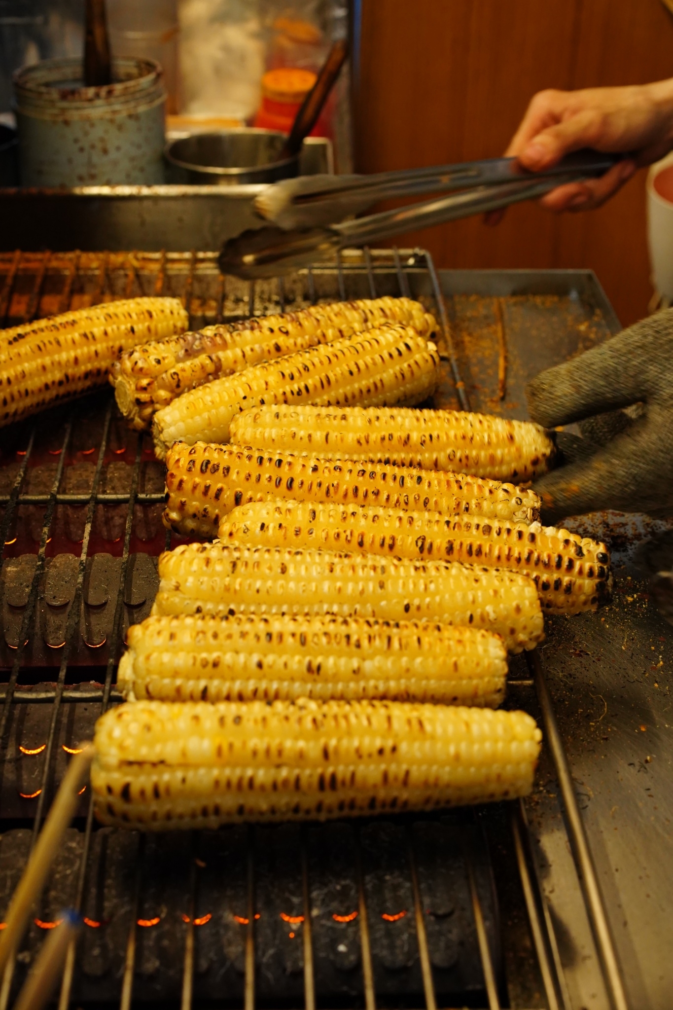 南機場夜市美食：玉米家烤玉米，連續2年榮獲台北米其林餐盤美食