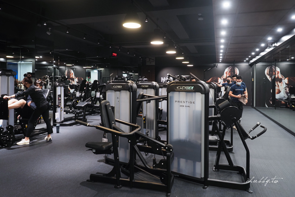 大無限健身的2樓的空間也是重量訓練區為主
