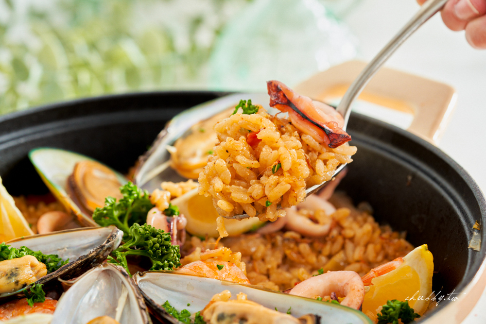 塔吉鍋料理：簡易版西班牙海鮮飯食譜，偷吃步一樣超好吃！