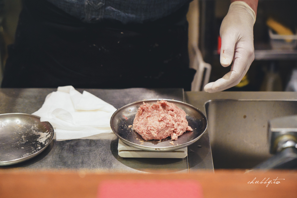 京都必吃｜日本京都隱藏版爆汁漢堡排：HAMBURG LABO，現打現煎，使用黑毛和牛做的美味漢堡排，回訪確定！