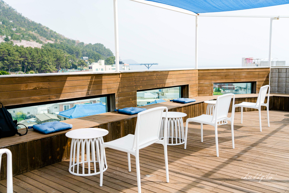 青沙浦屋頂咖啡廳青沙森林 Cheongsa Foret Cafe(청사포레)，絕美海景咖啡廳屋頂可以遠眺紅白燈塔