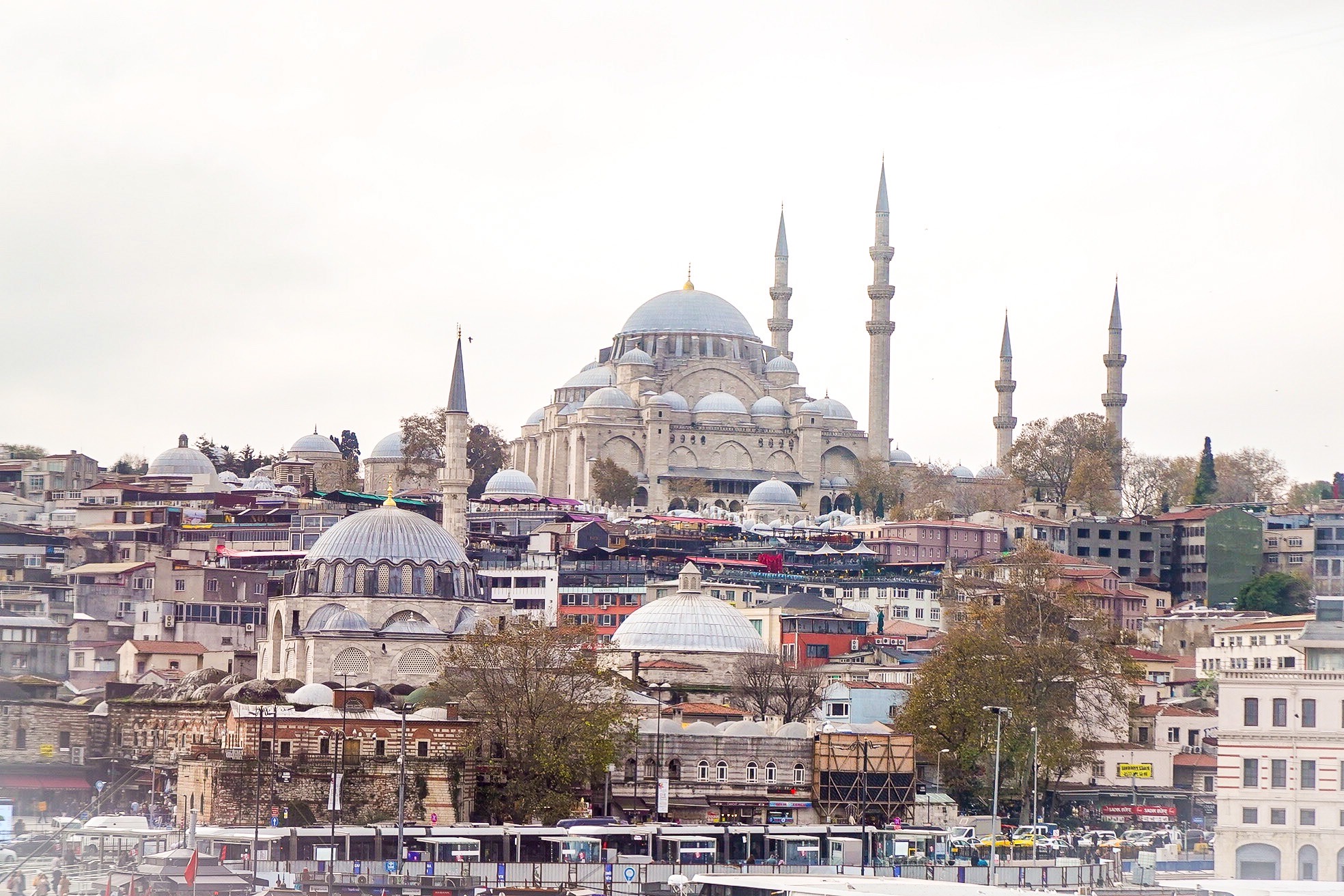 早上就抵達伊斯坦堡，等於睡醒就見到伊斯坦堡的早晨