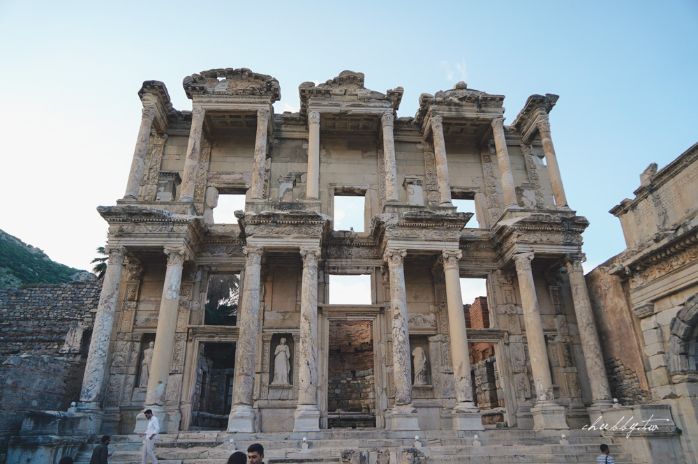 以弗所最有名的景點，完成於西元135年，是羅馬共和帝國最鼎盛時期的建築