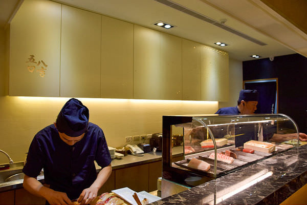 【美食 │板橋】遇見繁華都市中的舒暢鮮食-五口八吉(吾舍) 日本料理，壽司，生魚片，丼飯